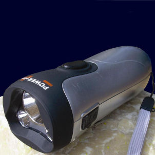 Nighthawk – Dynamo LED Torch and Powerbank By Powerplus
